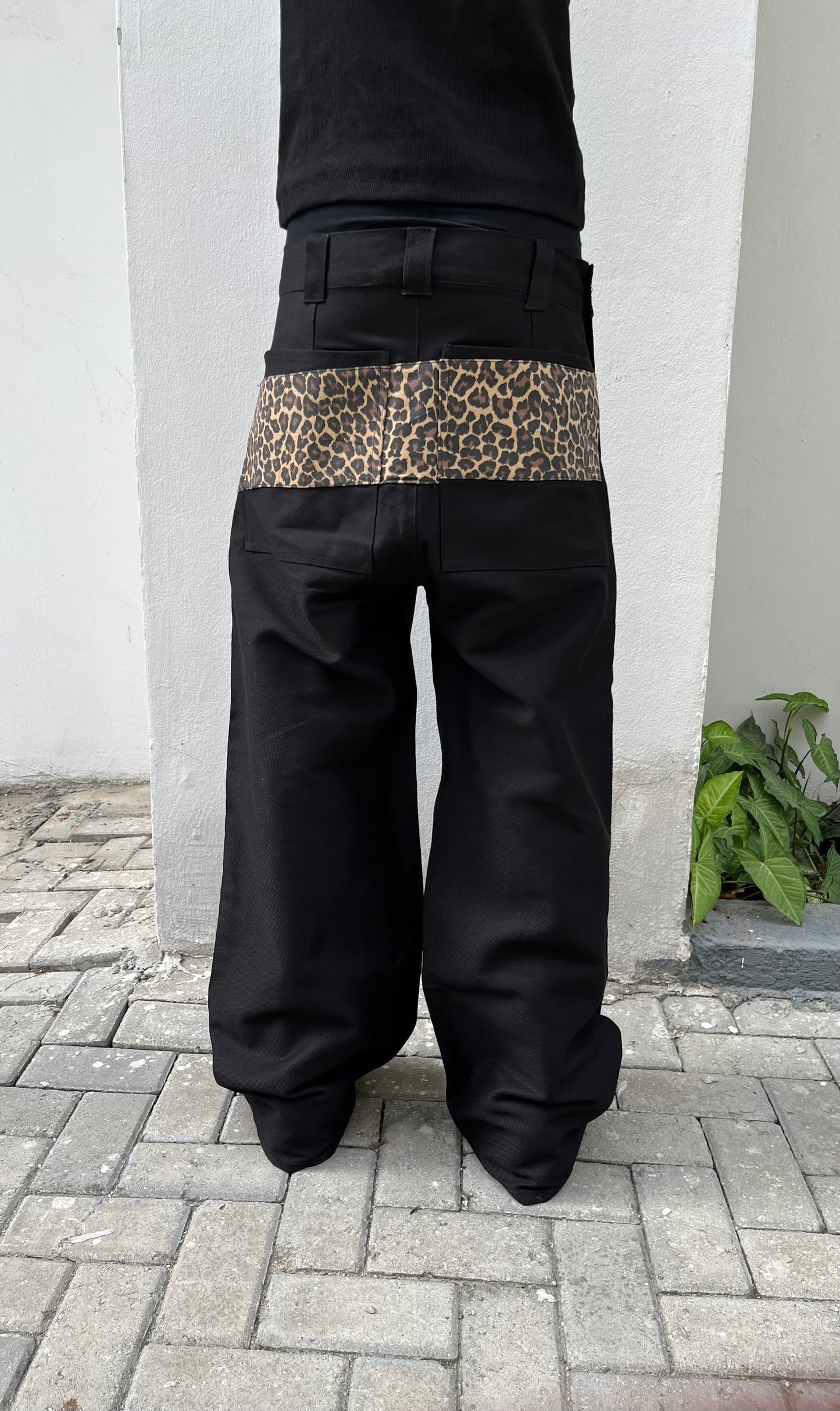 DELANA CROSS CHEETAH PRINT PANTS