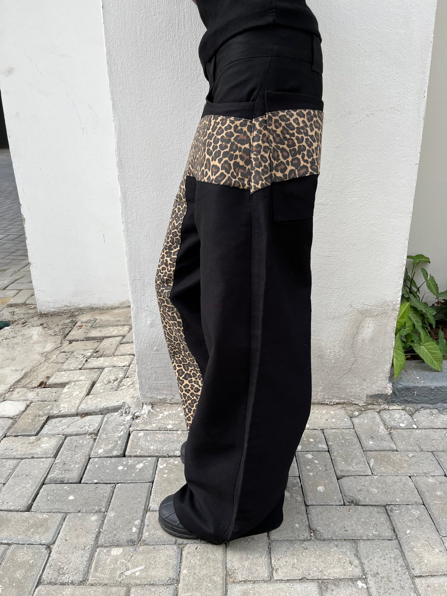 DELANA CROSS CHEETAH PRINT PANTS